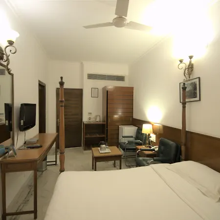 Hotel Palm Greens-2